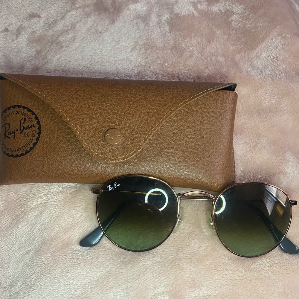 ⭐️ SOLD ⭐️ Ray-Ban Round Metal Sunglasses
